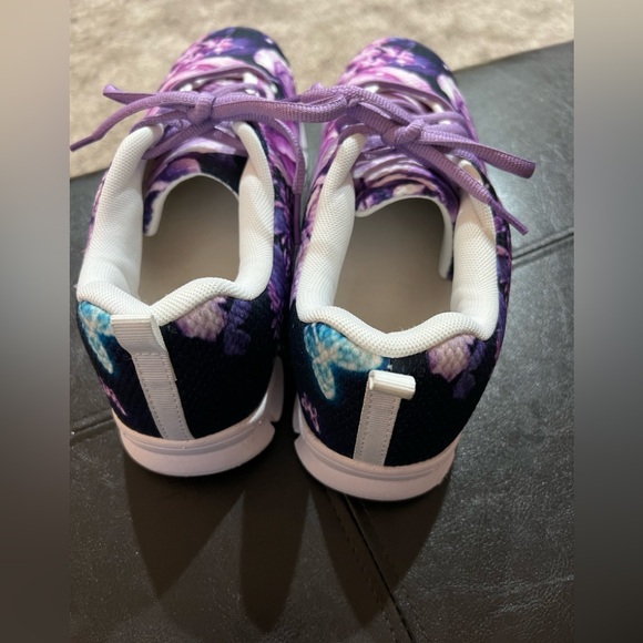 SIZE 9, WOMENS, PURPLE ROSE, TENNIS SHOES - Picture 5 of 6